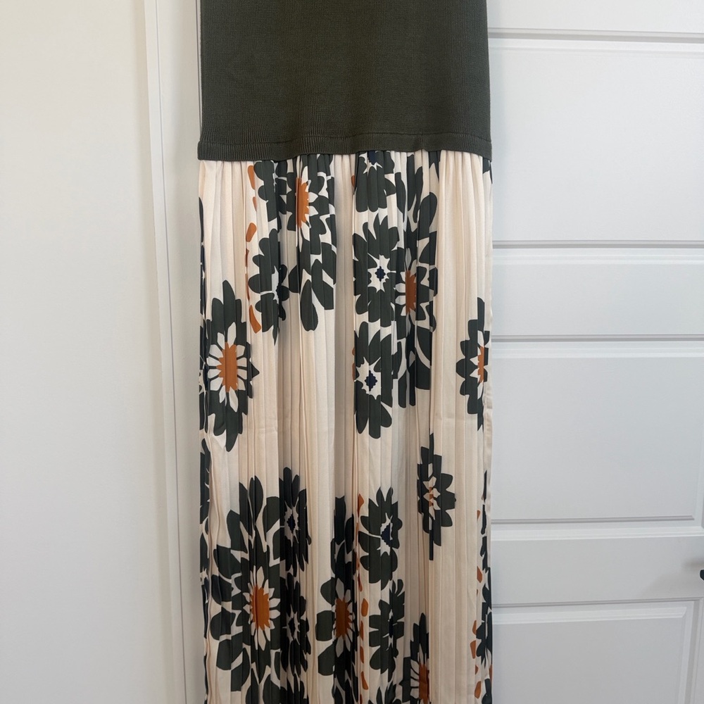 Sleeveless  Floral Maxi Dress - Picture 4 of 4
